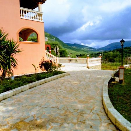 Villa Silvia Ágios Matthaíos Bagian luar foto