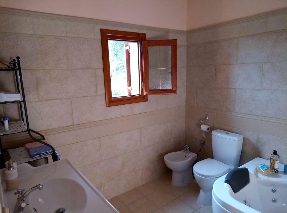 Villa Silvia Ágios Matthaíos Bagian luar foto