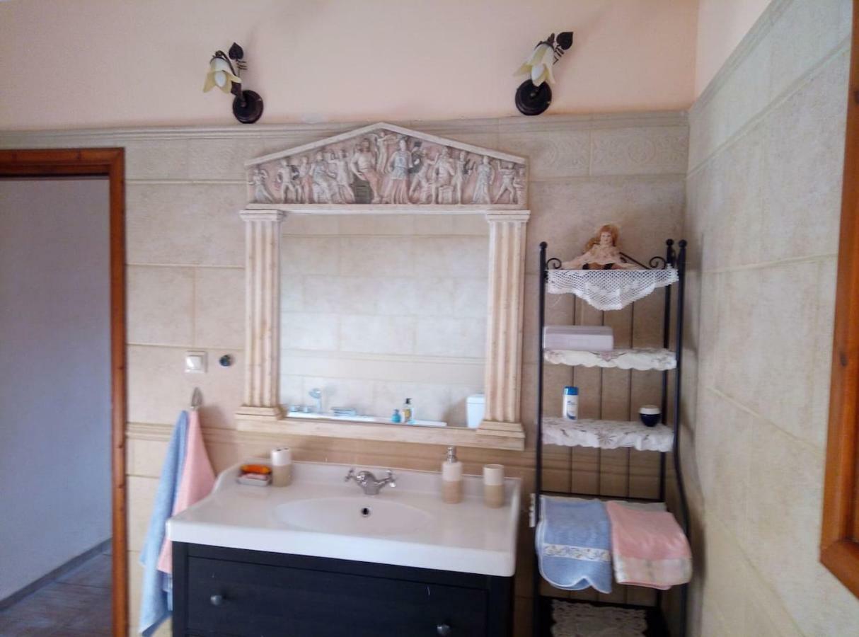 Villa Silvia Ágios Matthaíos Bagian luar foto