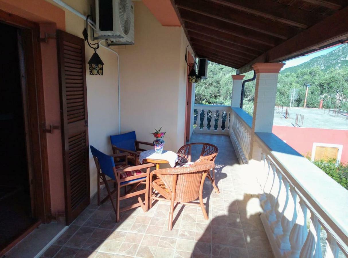 Villa Silvia Ágios Matthaíos Bagian luar foto
