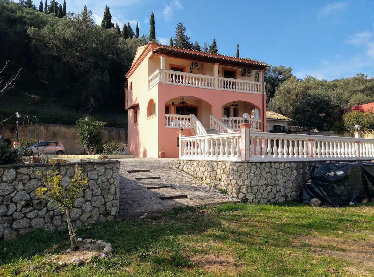 Villa Silvia Ágios Matthaíos Bagian luar foto