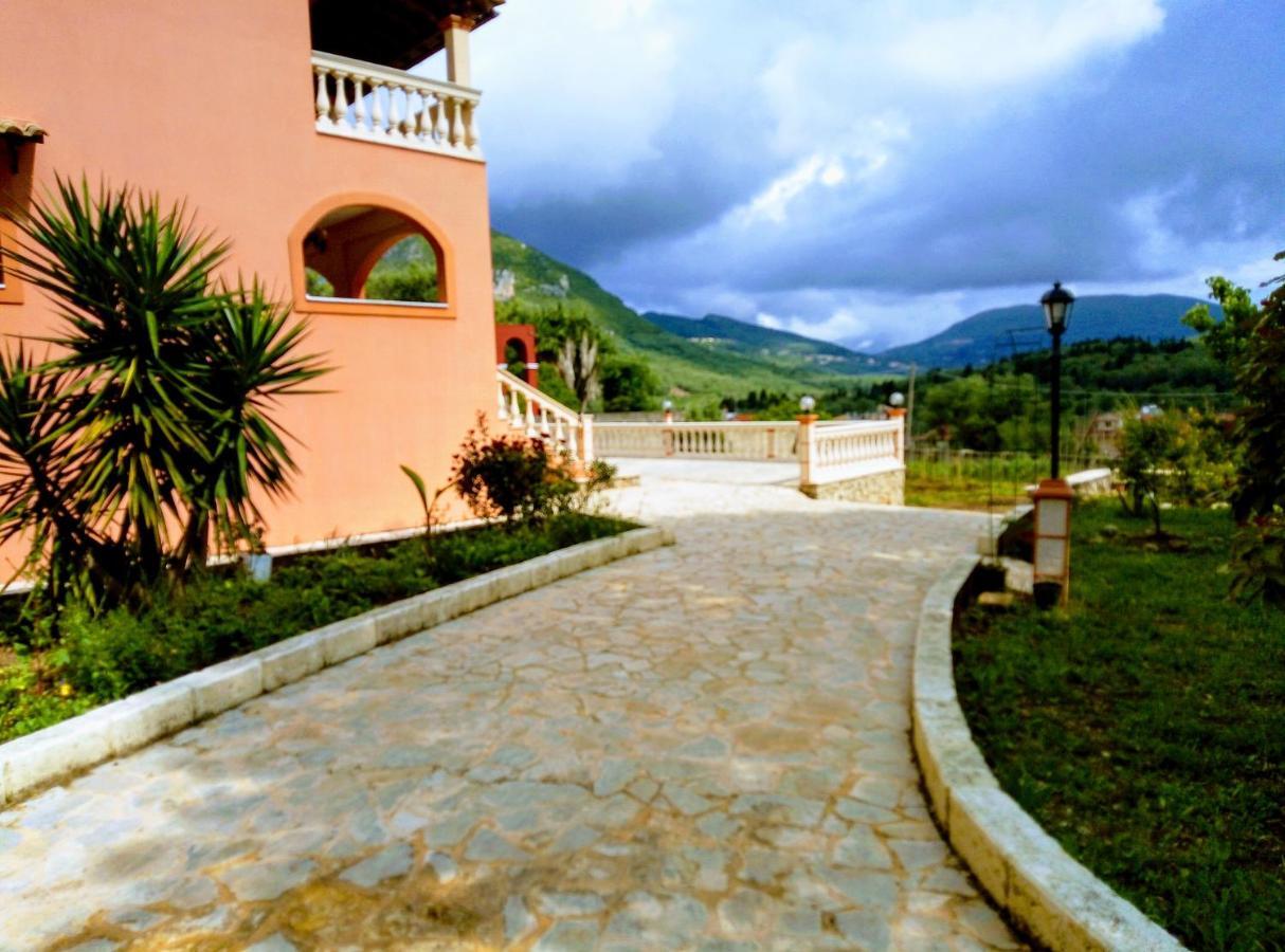 Villa Silvia Ágios Matthaíos Bagian luar foto