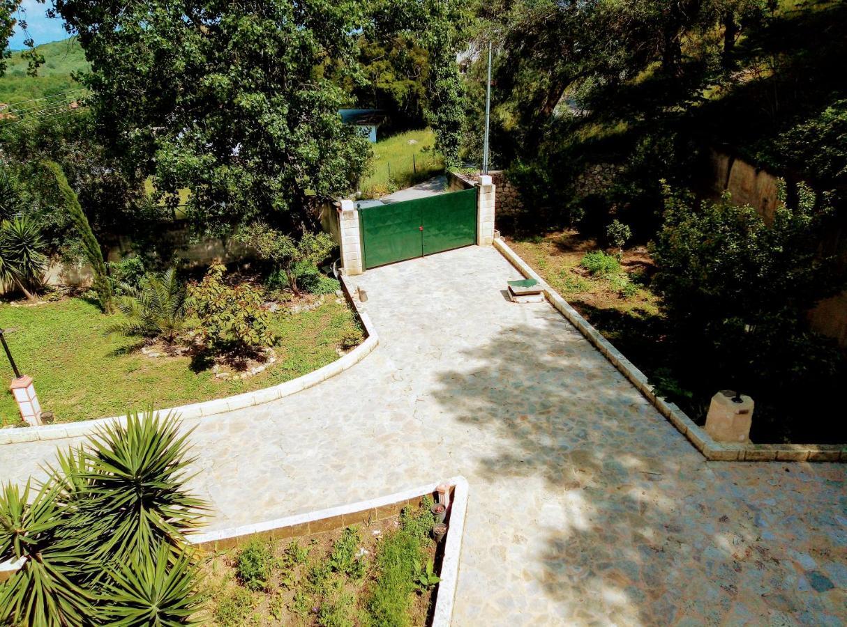 Villa Silvia Ágios Matthaíos Bagian luar foto