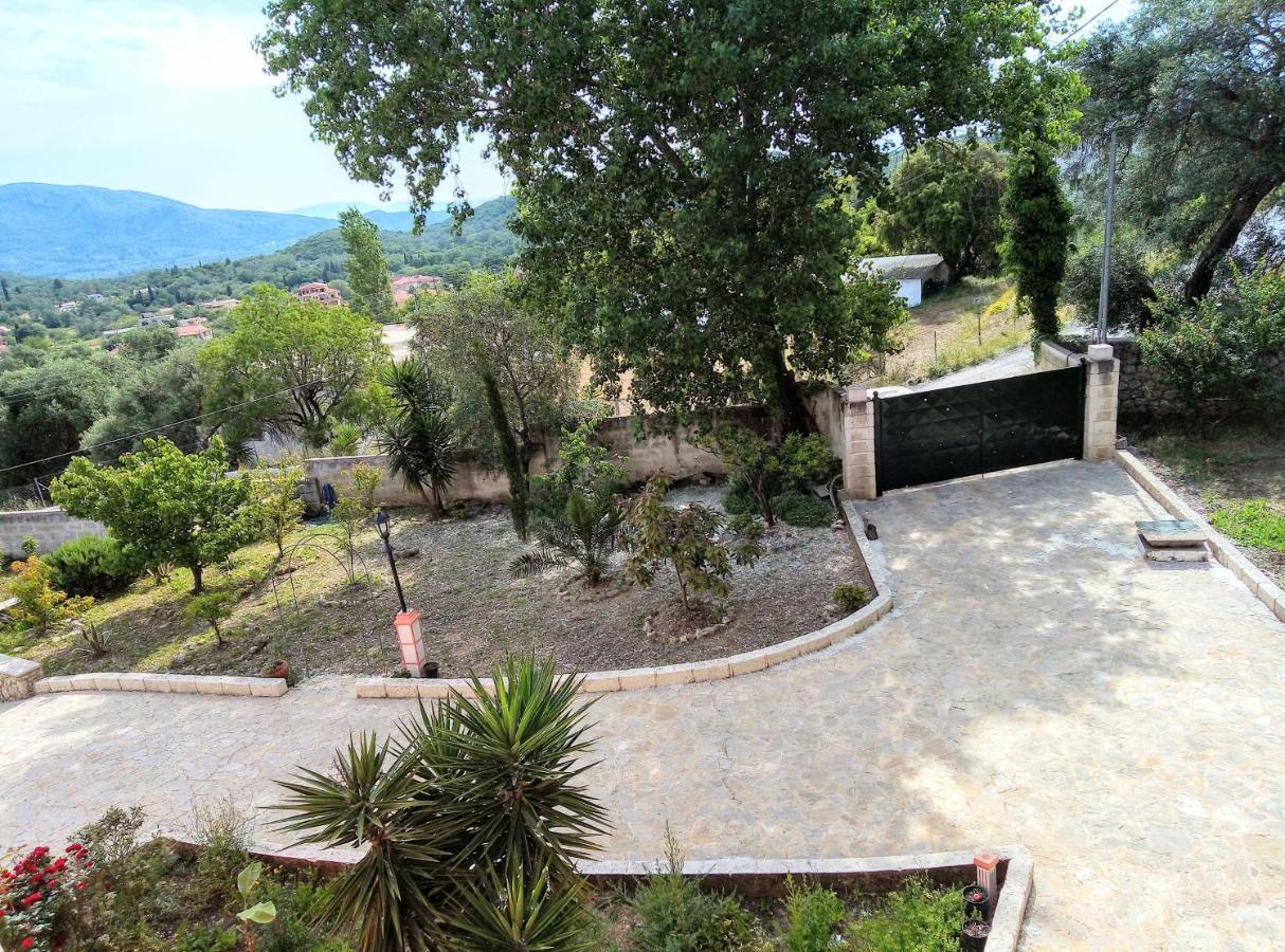 Villa Silvia Ágios Matthaíos Bagian luar foto