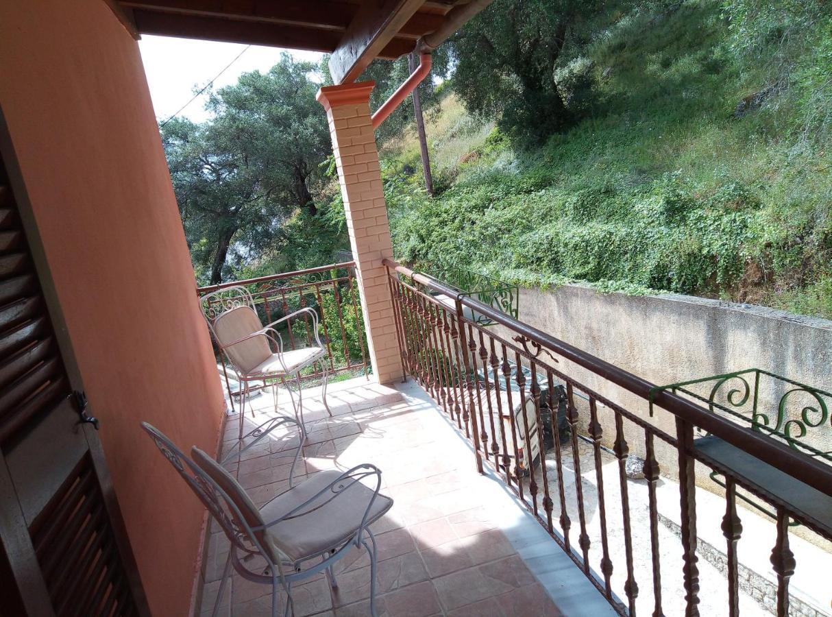 Villa Silvia Ágios Matthaíos Bagian luar foto