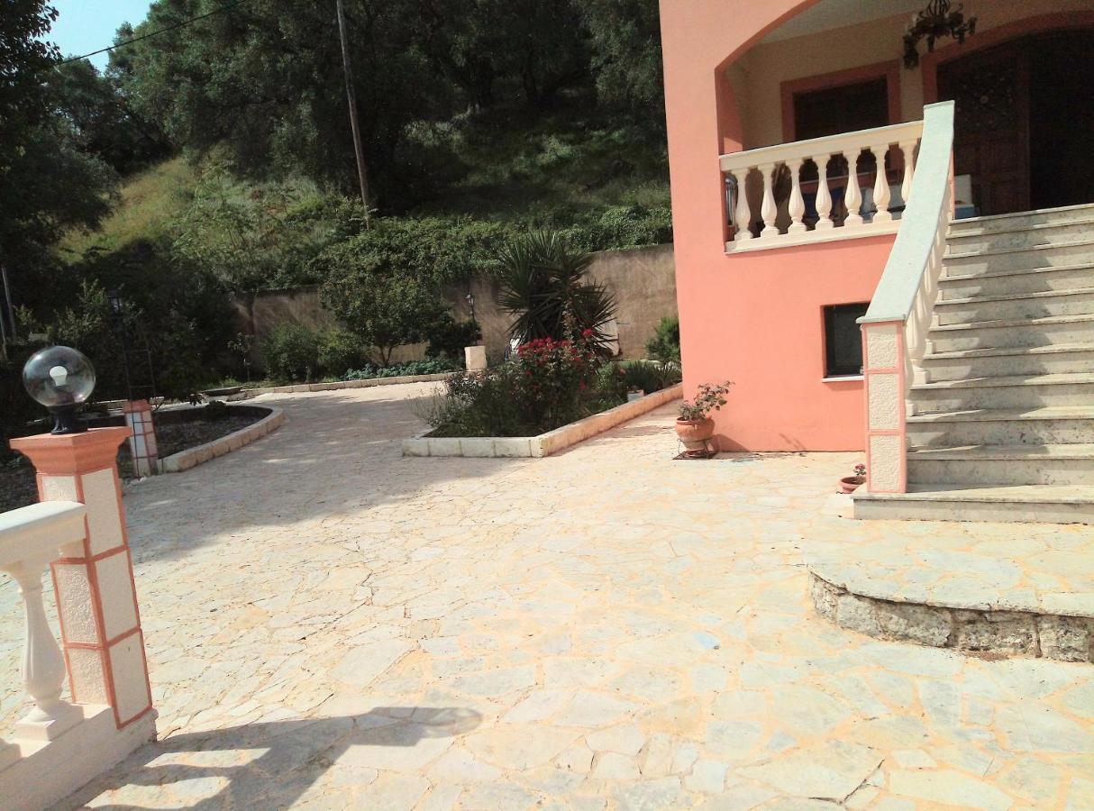 Villa Silvia Ágios Matthaíos Bagian luar foto
